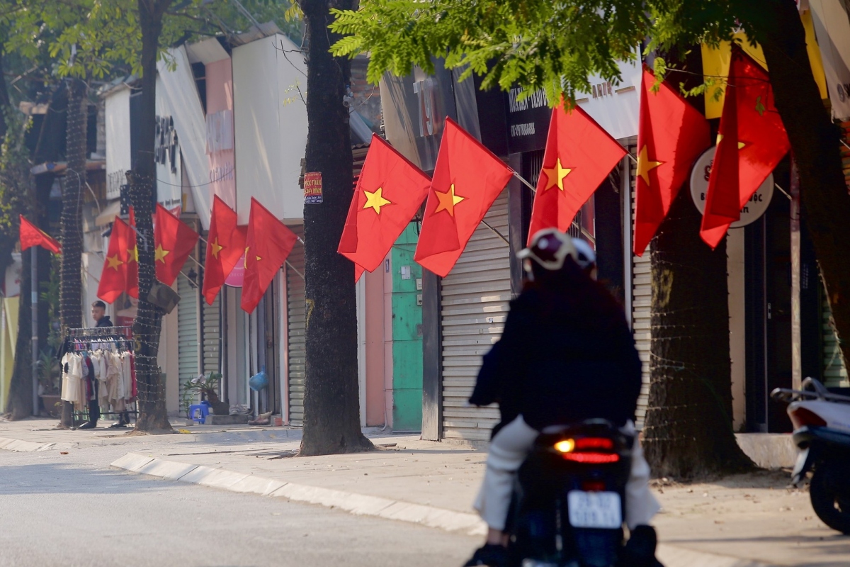 tet decorations spring up on streets across hanoi picture 9