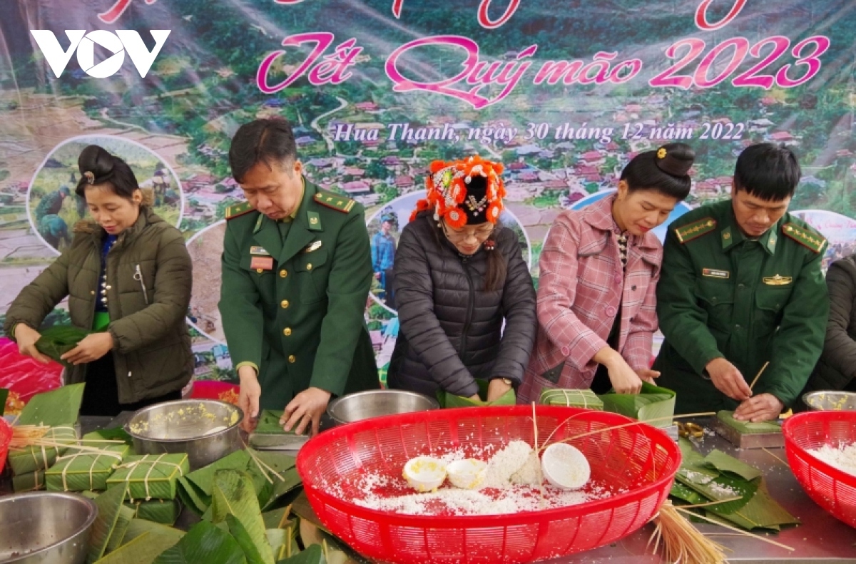 border troops support needy people for joyful lunar new year picture 2