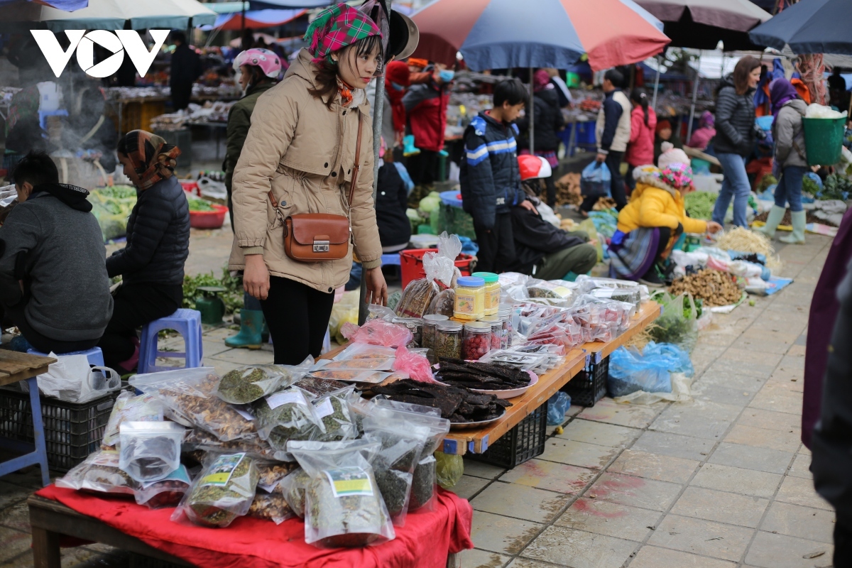 bac ha market in the early days of new year picture 7