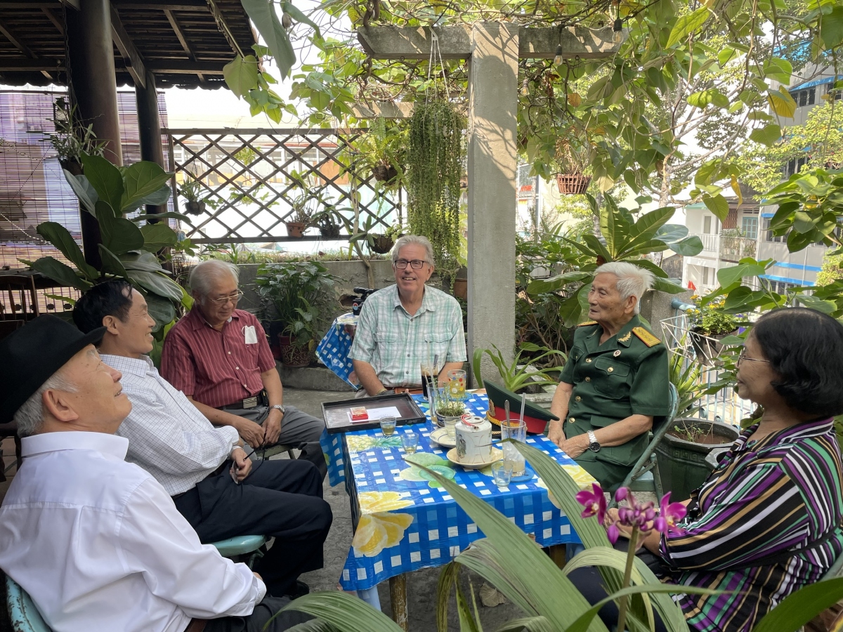 ngay tet di tour kham pha lich su sai gon hinh anh 2