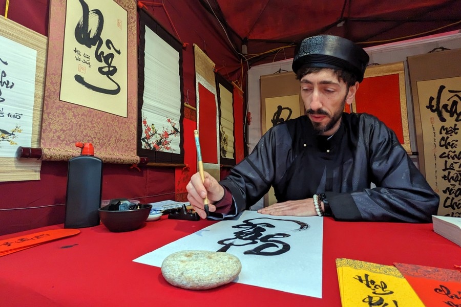 first foreign calligrapher joins vietnamese spring calligraphy festival picture 7