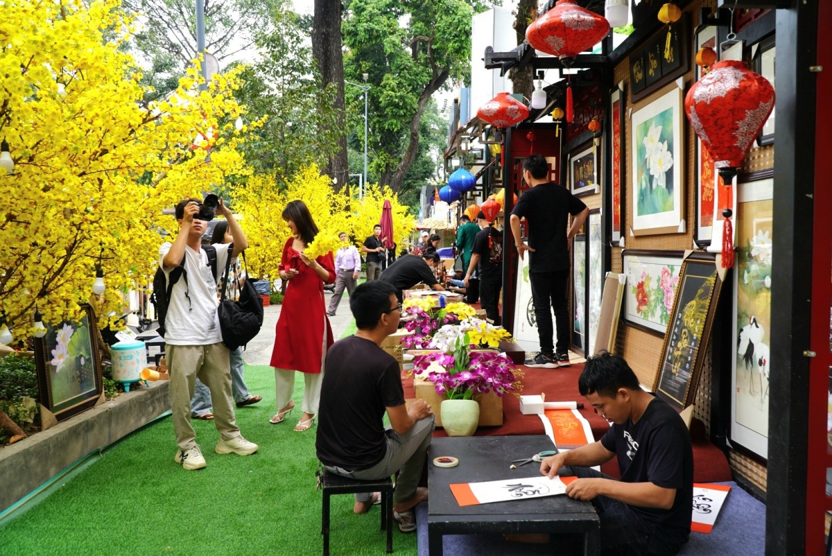 tet calligraphy street opens in ho chi minh city picture 4