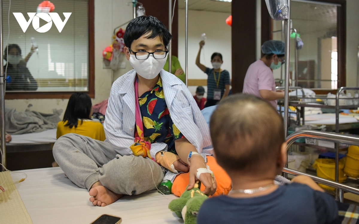 special tet celebration for child patients battling with cancer in hospital picture 2 special tet celebration for child patients battling with cancer in hospital picture 2
