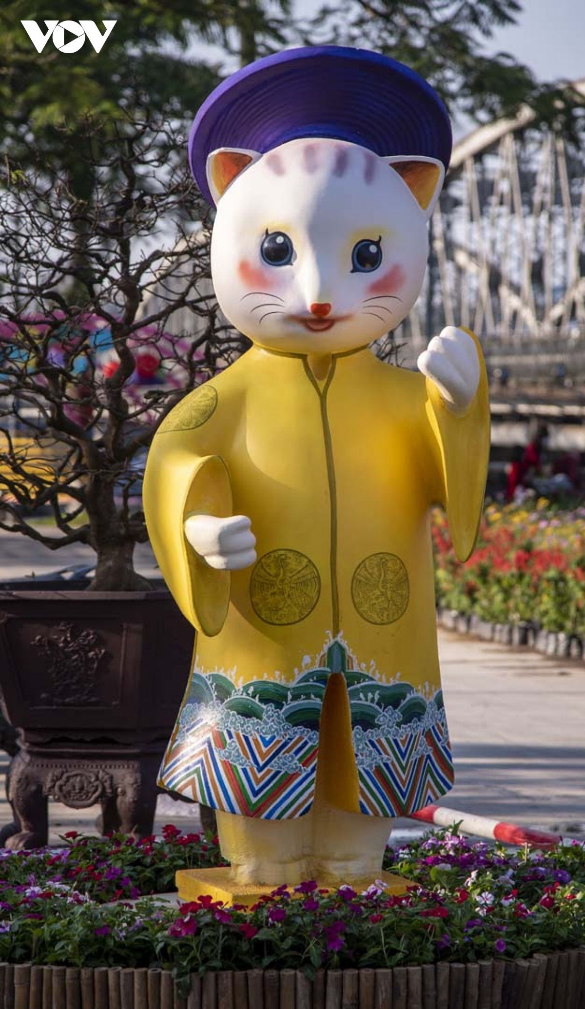 cat-shaped statues in thua thien-hue province celebrate tet festival picture 6