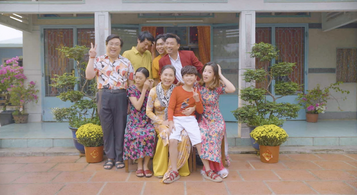 minh du gay bat ngo voi phim ngan tet chuyen nha ti Ao moi hinh anh 1