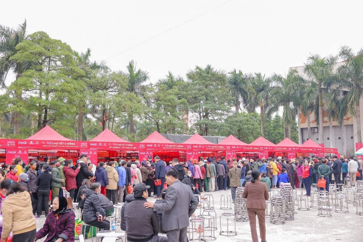 coca-cola vietnam sets record of tet table with world s largest number of participant picture 5