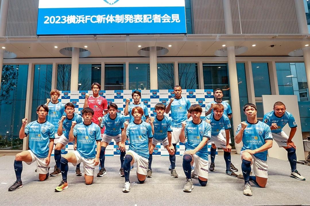 cong phuong cuoi rang ro trong buoi tap dau tien o yokohama fc hinh anh 2