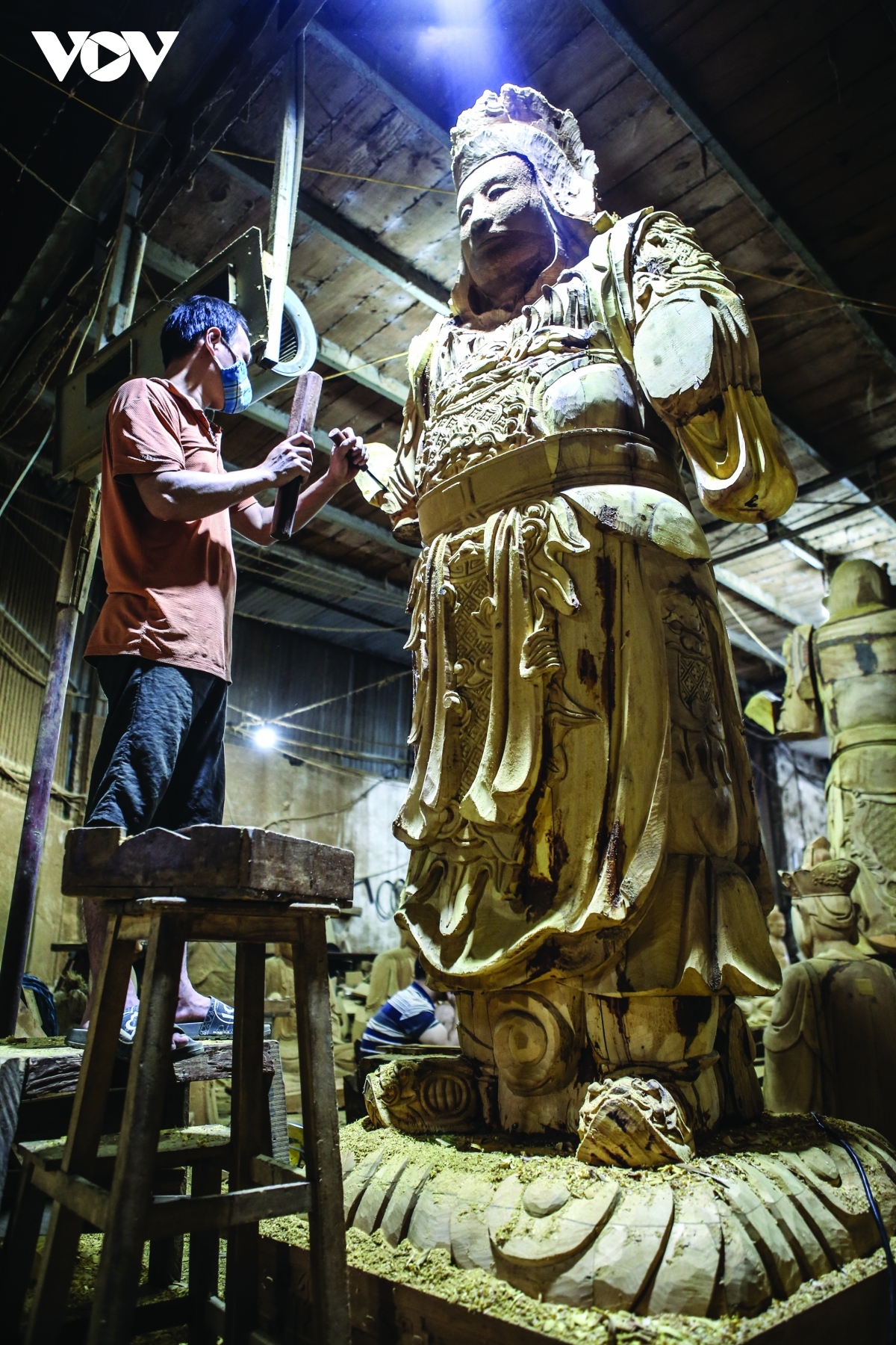 craftsmen preserve age-old wood carving in hanoi capital picture 1