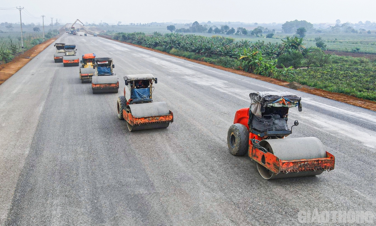 Hối hả thi công cao tốc Bắc-Nam từ Thanh Hóa đến Nghệ An sau Tết Dương lịch