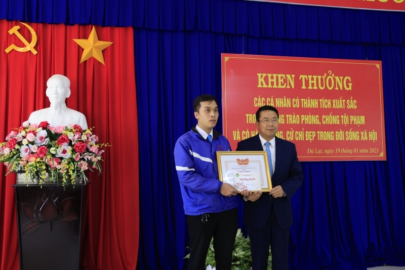 Đà Lạt khen thưởng tài xế trả lại 190 triệu đồng khách đánh rơi