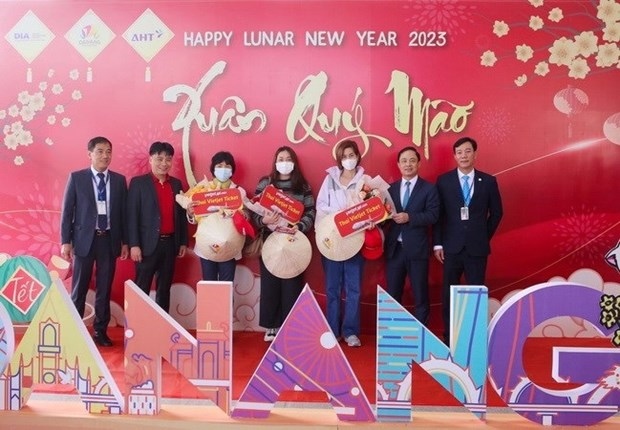 many localities welcome first foreign tourists of lunar new year picture 1