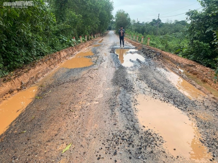 7 tỷ làm hơn 3km đường chưa nghiệm thu đã hỏng