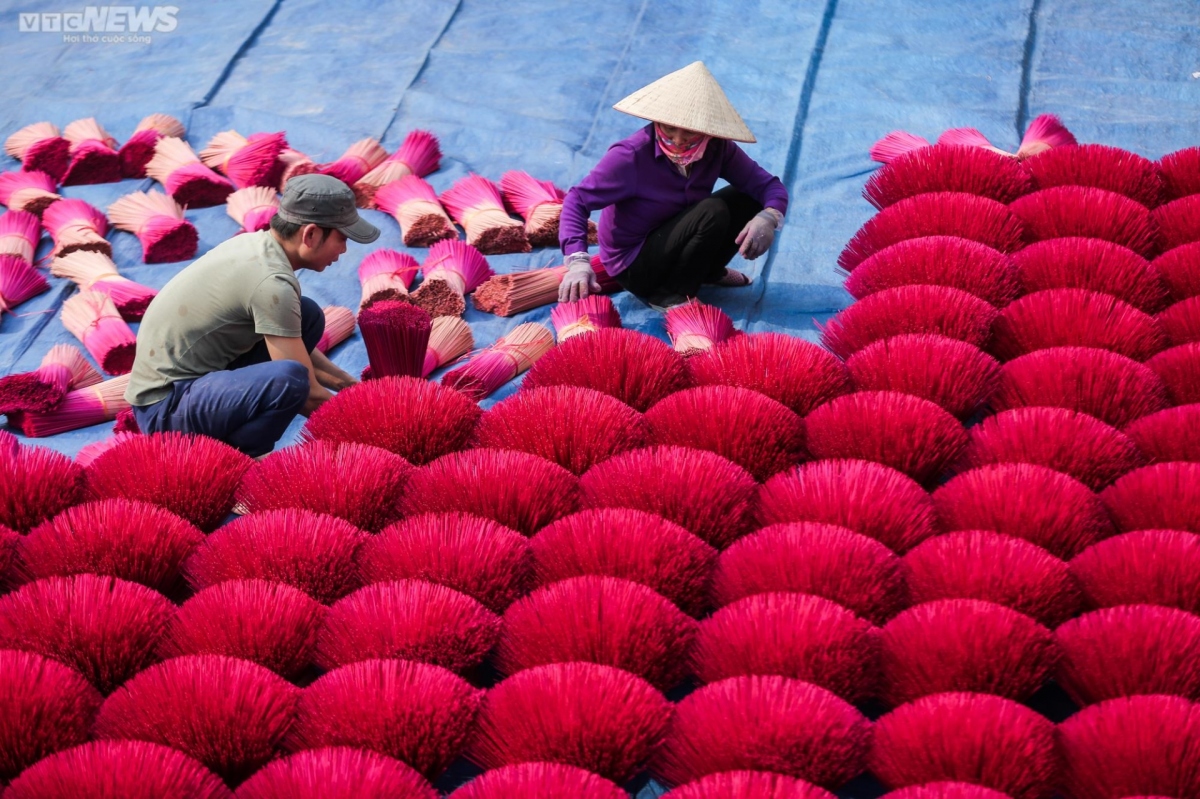 lang huong hon 100 nam tuoi ruc ro sac mau hut hon du khach hinh anh 13