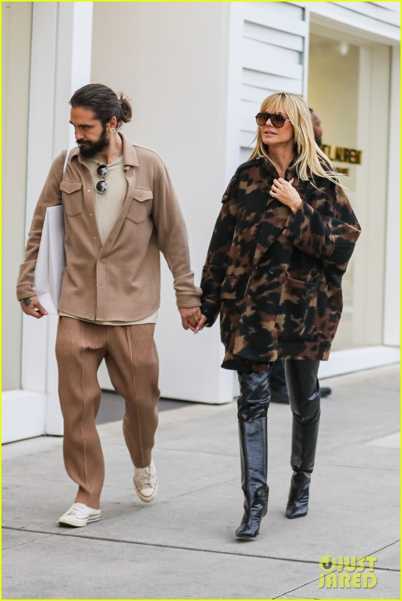 siêu mẫu heidi klum diện đồ sành điệu, tình cảm nắm tay chồng trẻ đi mua sắm hình ảnh 2 sieu mau heidi klum dien do sanh dieu, tinh cam nam tay chong tre di mua sam hinh anh 2
