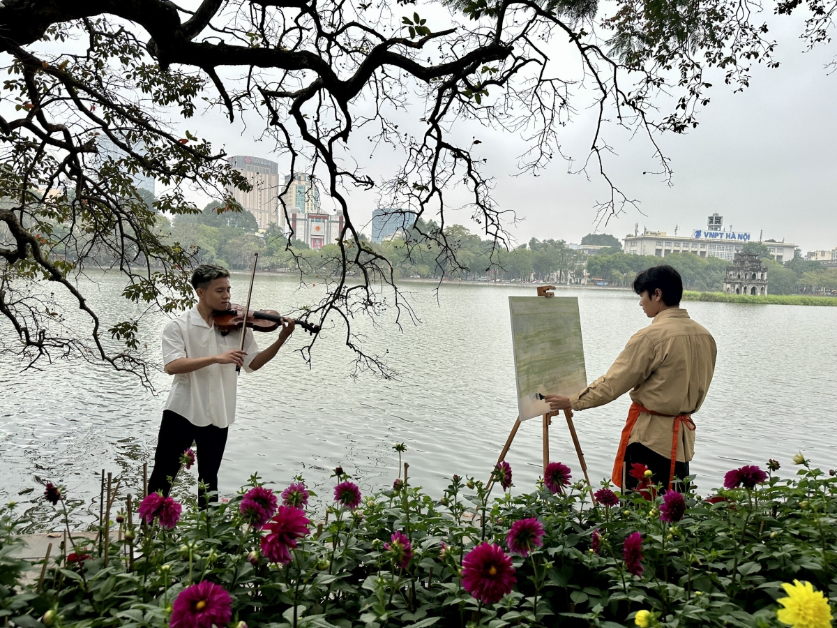 Hai nghệ sĩ trẻ lãng du cùng khúc mùa xuân từ Tây Bắc tới Tây Nguyên