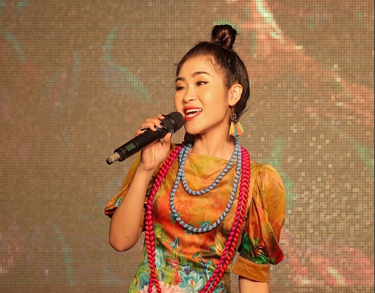 muong ethnic girl keen to introduce int l audience to xam folk singing picture 2