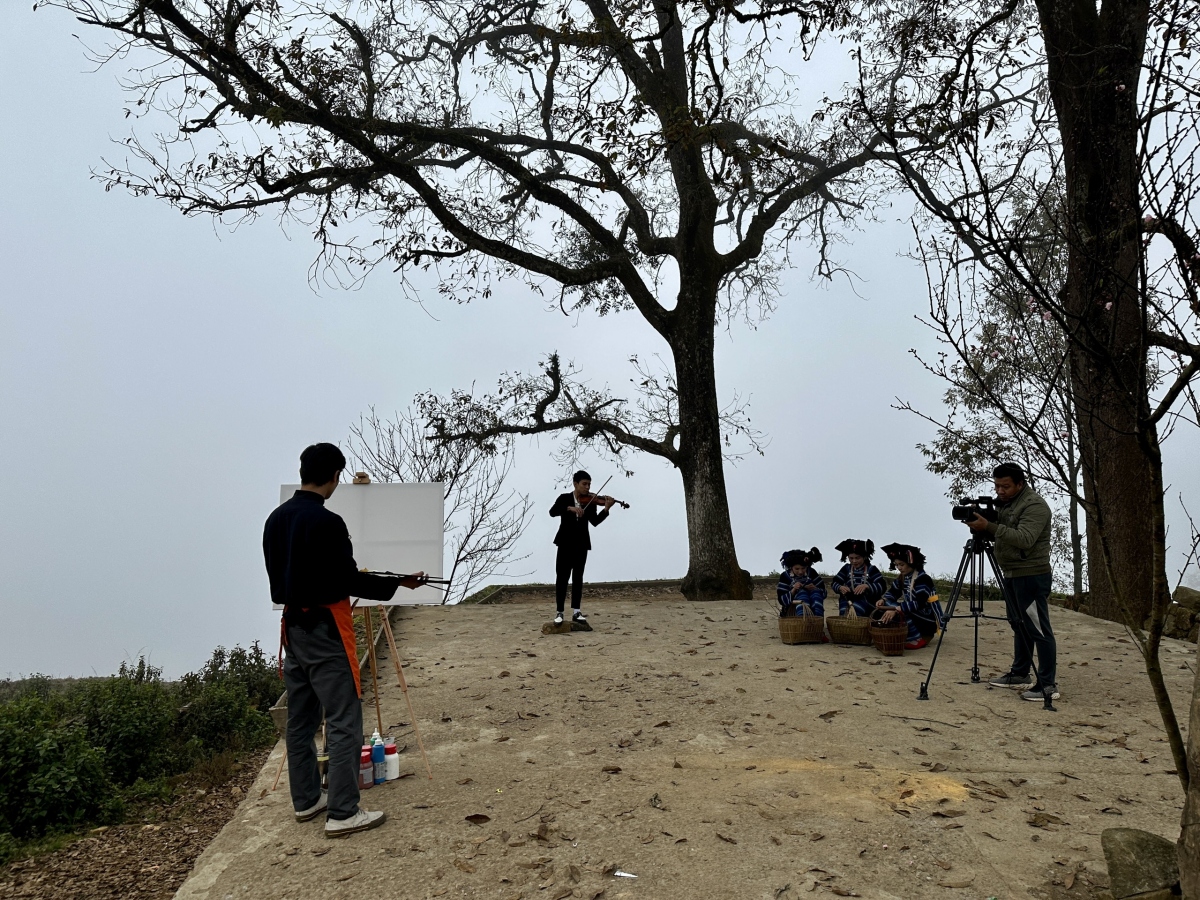 hai nghe si tre lang du cung khuc mua xuan tu tay bac toi tay nguyen hinh anh 3