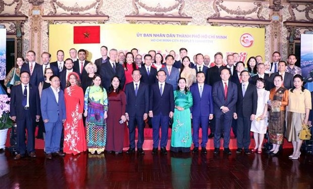 hcm city leaders meets diplomatic corps, foreign businesses picture 1