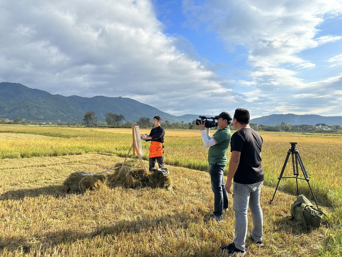 hai nghe si tre lang du cung khuc mua xuan tu tay bac toi tay nguyen hinh anh 2