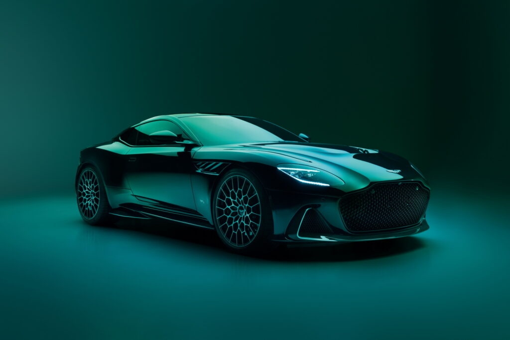 Aston Martin ra mắt DBS 770 Ultimate -chiếc Aston Martin “mạnh nhất từ trước tới nay"