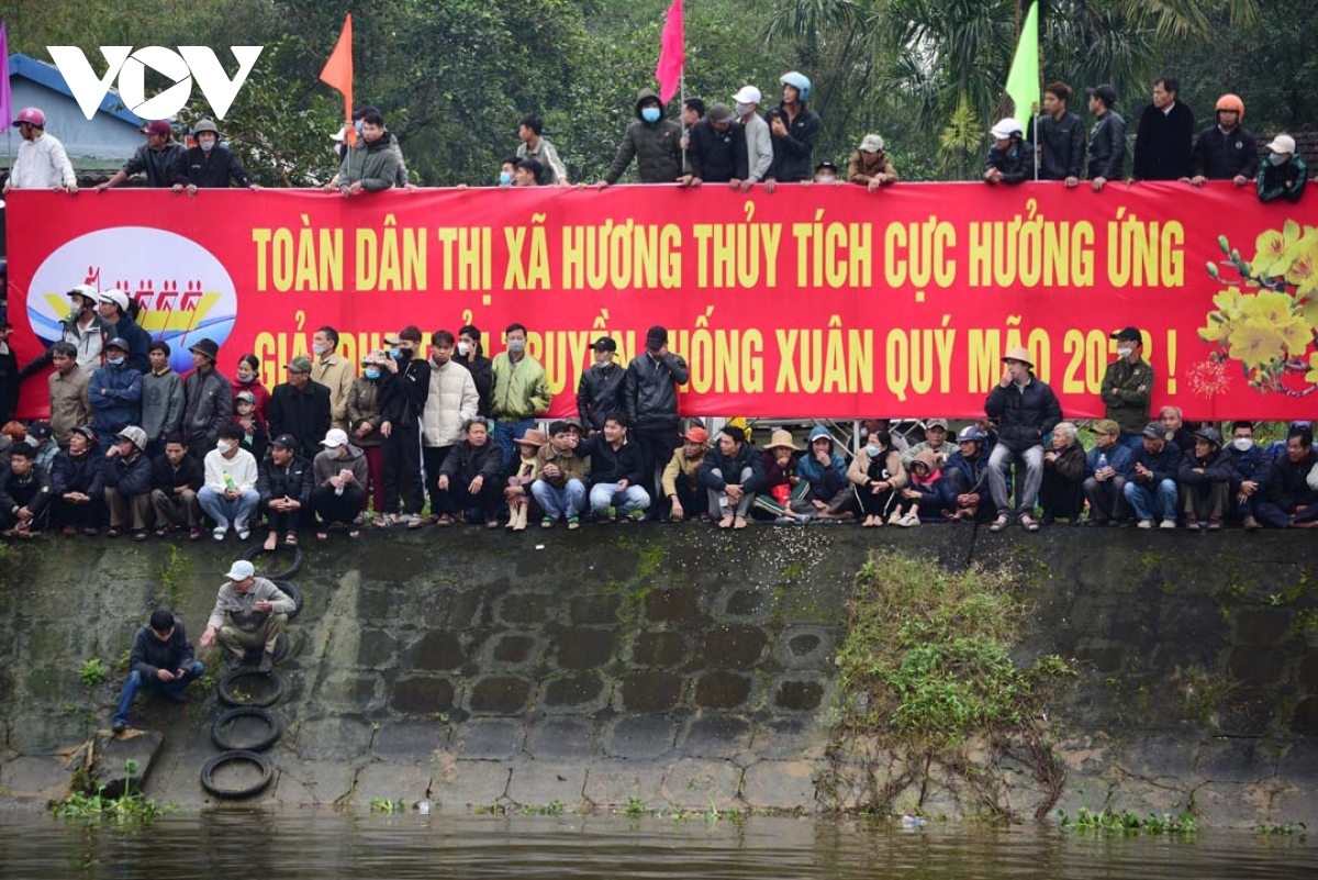 traditional boat racing festival opens in thua thien-hue picture 4