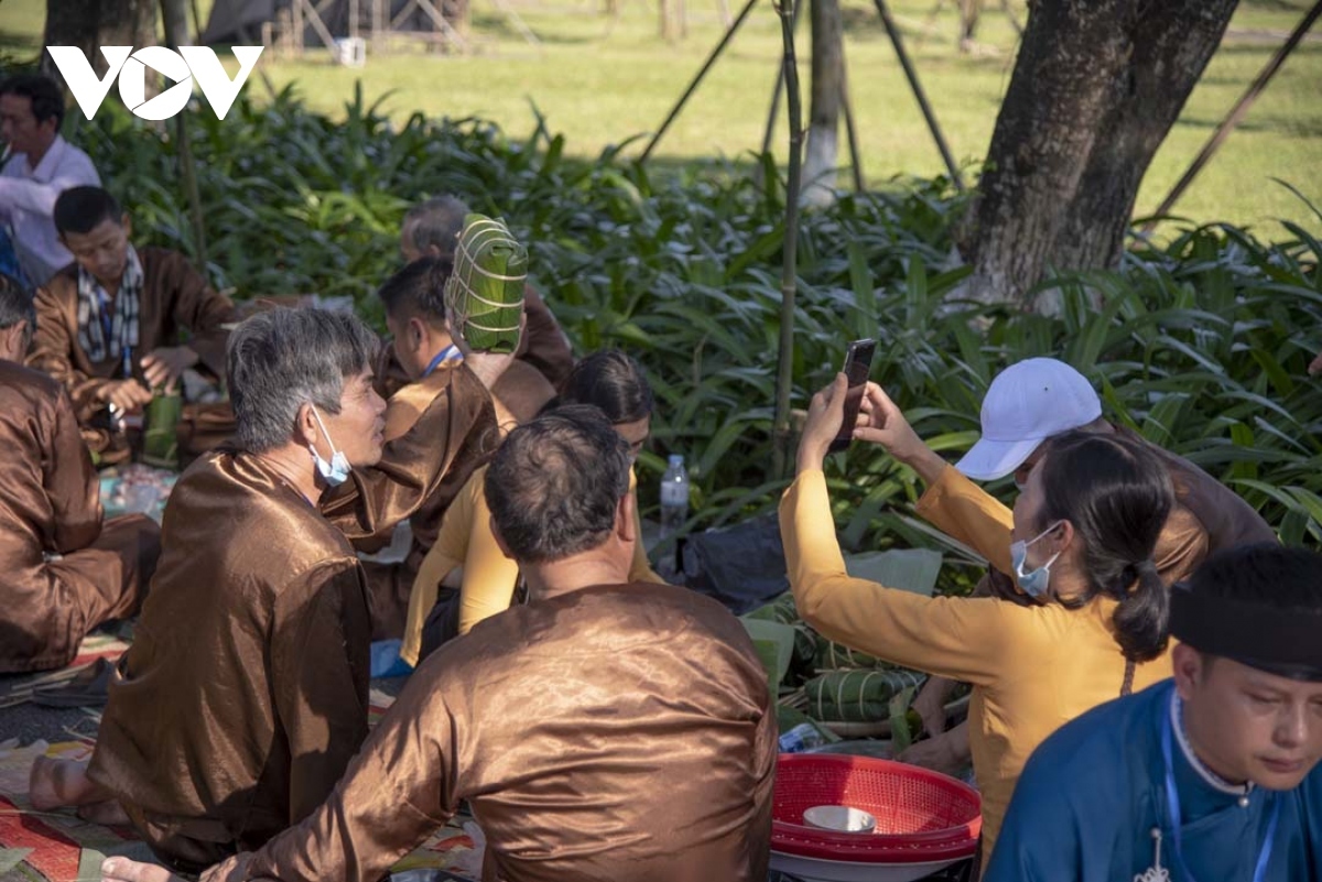 joyful tet atmosphere descends on thua thien-hue province picture 6