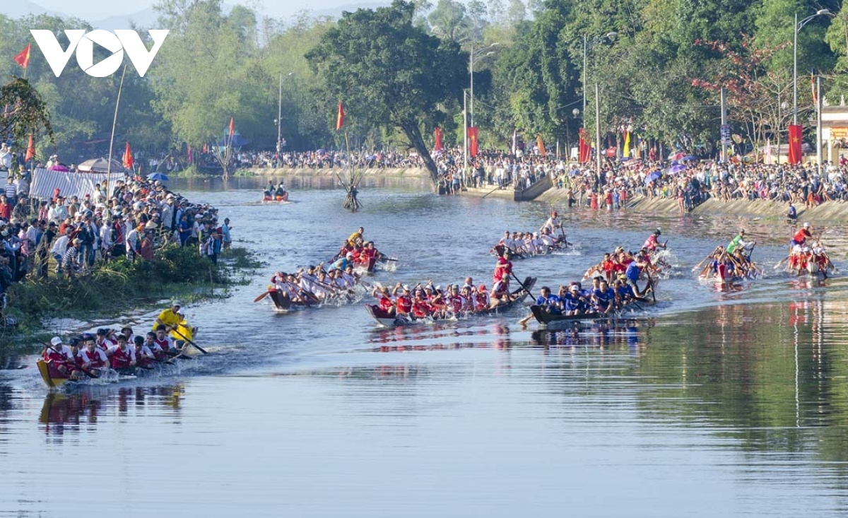 traditional boat racing festival opens in thua thien-hue picture 8