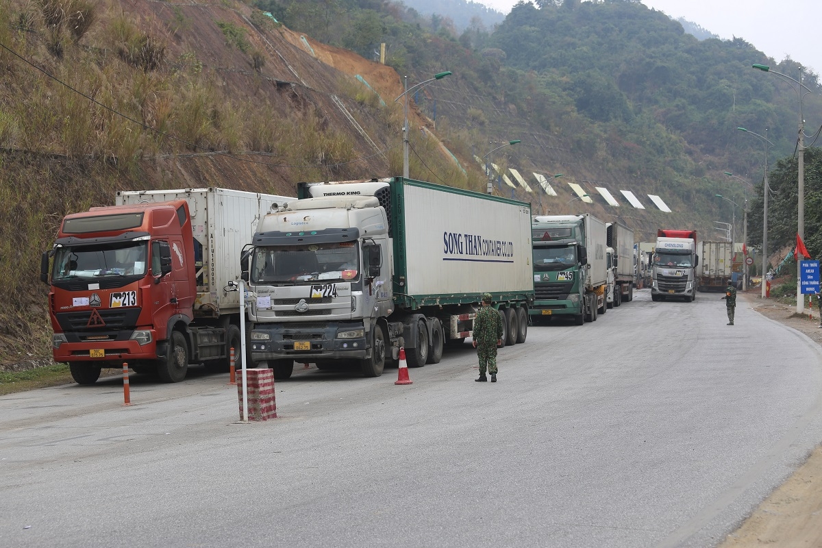 Lạng Sơn nhộn nhịp hoạt động xuất nhập khẩu đầu năm mới