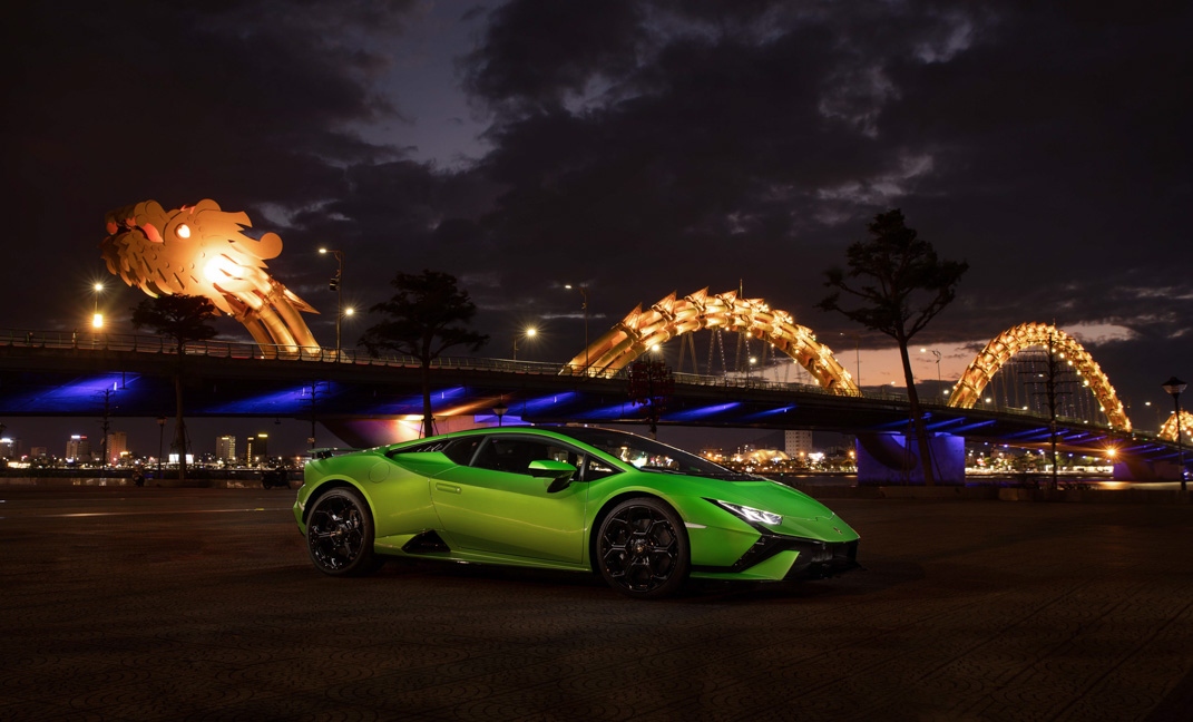 Ngắm Lamborghini Huracan Tecnica "thả dáng" tại Đà Nẵng