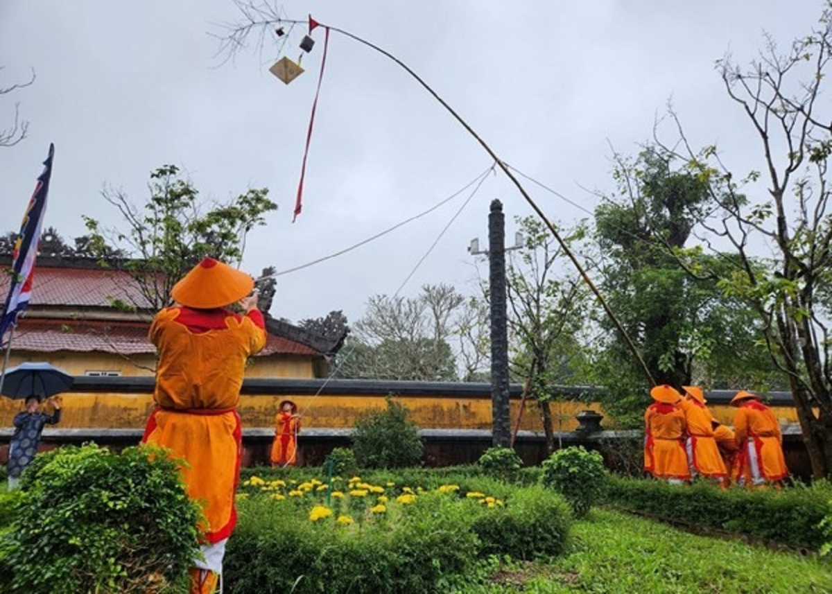 Lễ Hạ nêu và khai ấn tại khu di sản Hoàng cung Huế