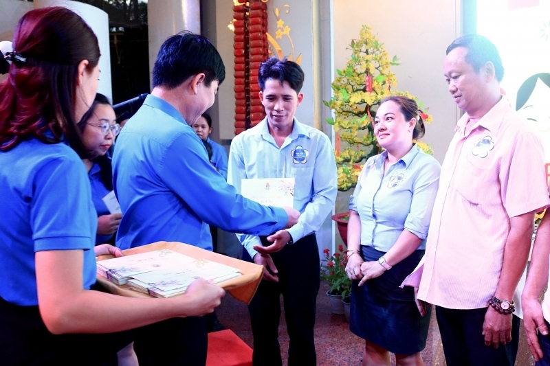 Công nhân ở lại TP.HCM đón Tết được vui chơi công viên Đầm Sen miễn phí