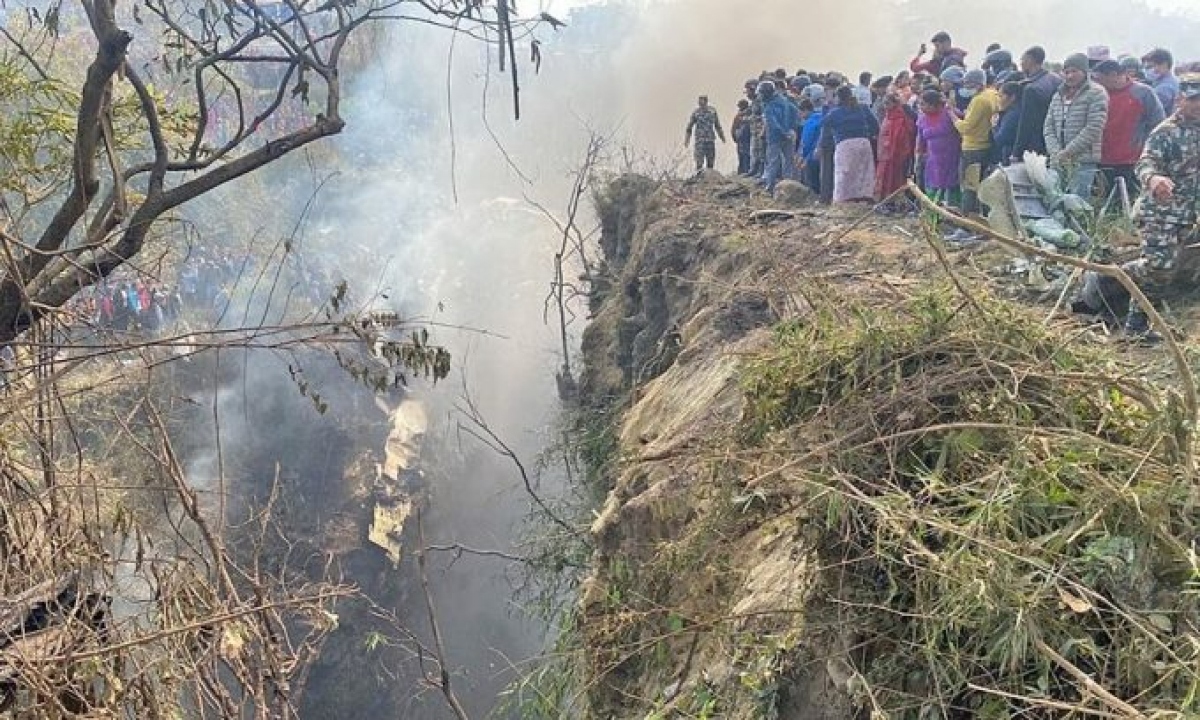 nhan chung bang hoang ke lai gio phut cuoi cua may bay gap nan o nepal hinh anh 1