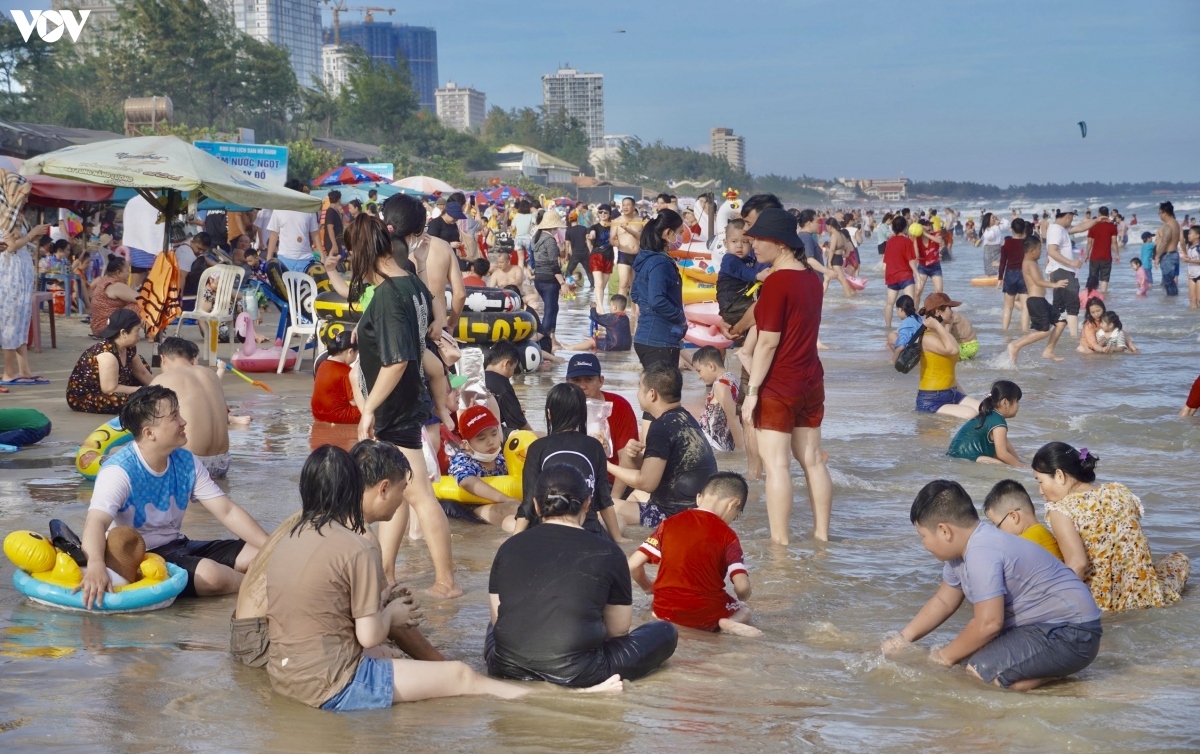 Khoảng 260.000 lượt khách tắm biển Vũng Tàu, không có trường hợp ...