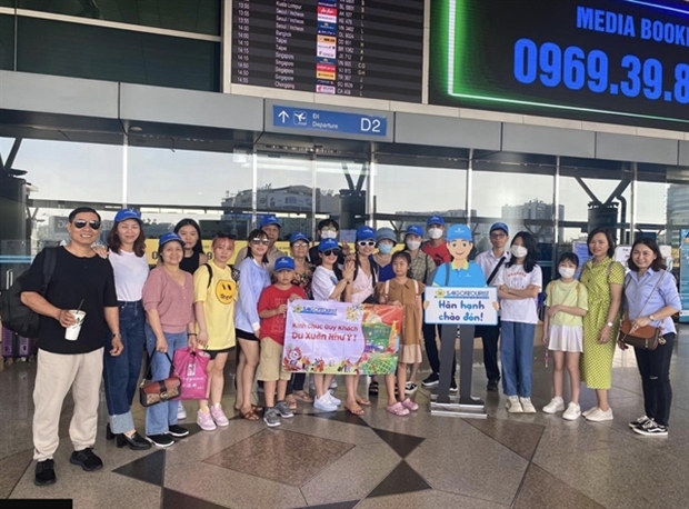 18,000 tourists spend us 18.3 mln on outbound tours during tet picture 1