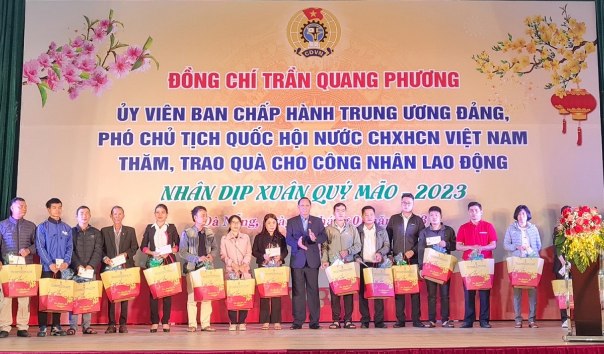 lanh dao Dang, nha nuoc tham, tang qua tet tai cac dia phuong hinh anh 6