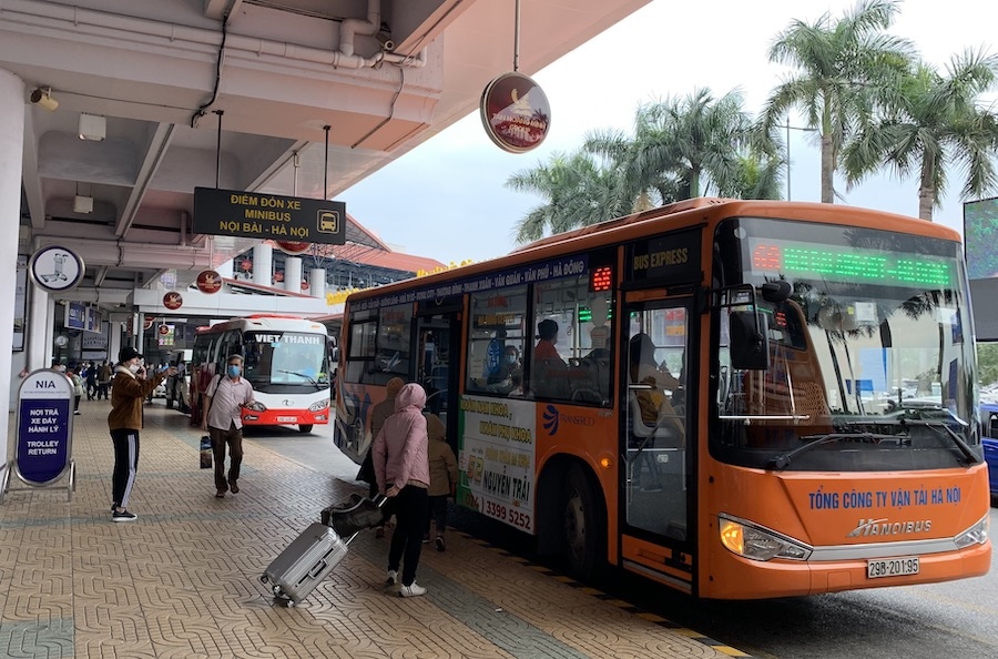 cuc hang khong de nghi tang xe buyt, taxi cho nguoi dan bay dem dip tet hinh anh 2