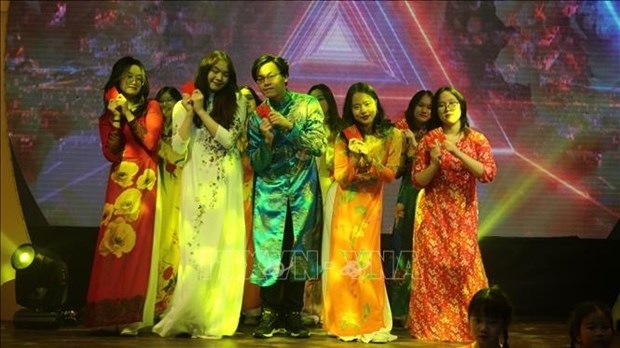 overseas vietnamese across continents celebrate traditional new year picture 1