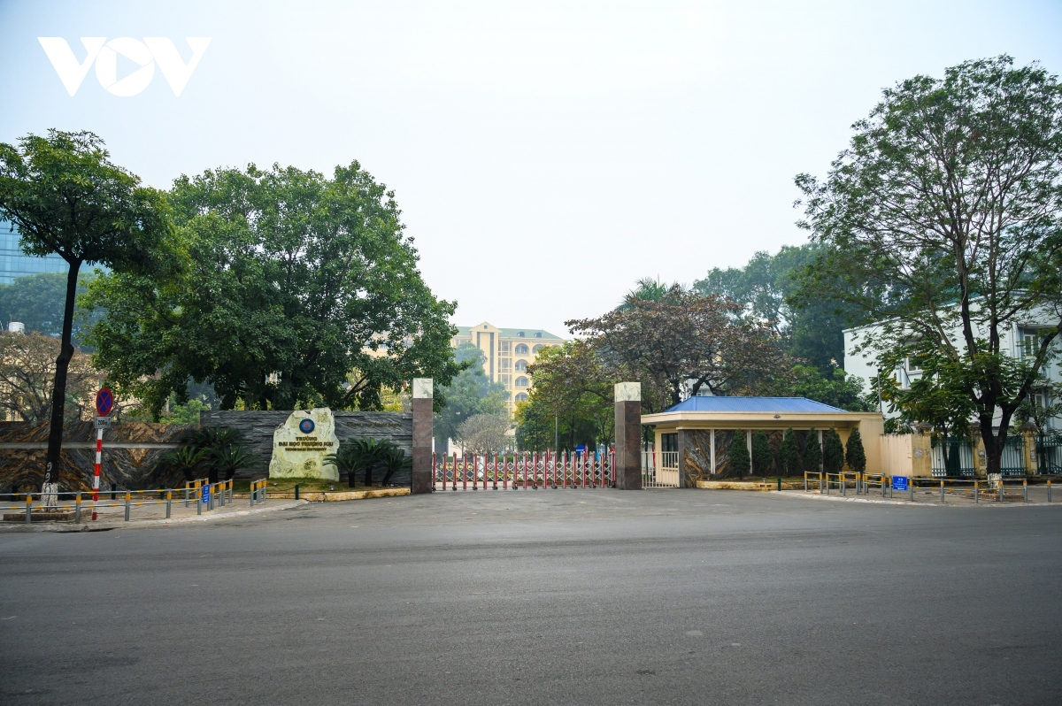 a peaceful hanoi on first day of lunar new year picture 10