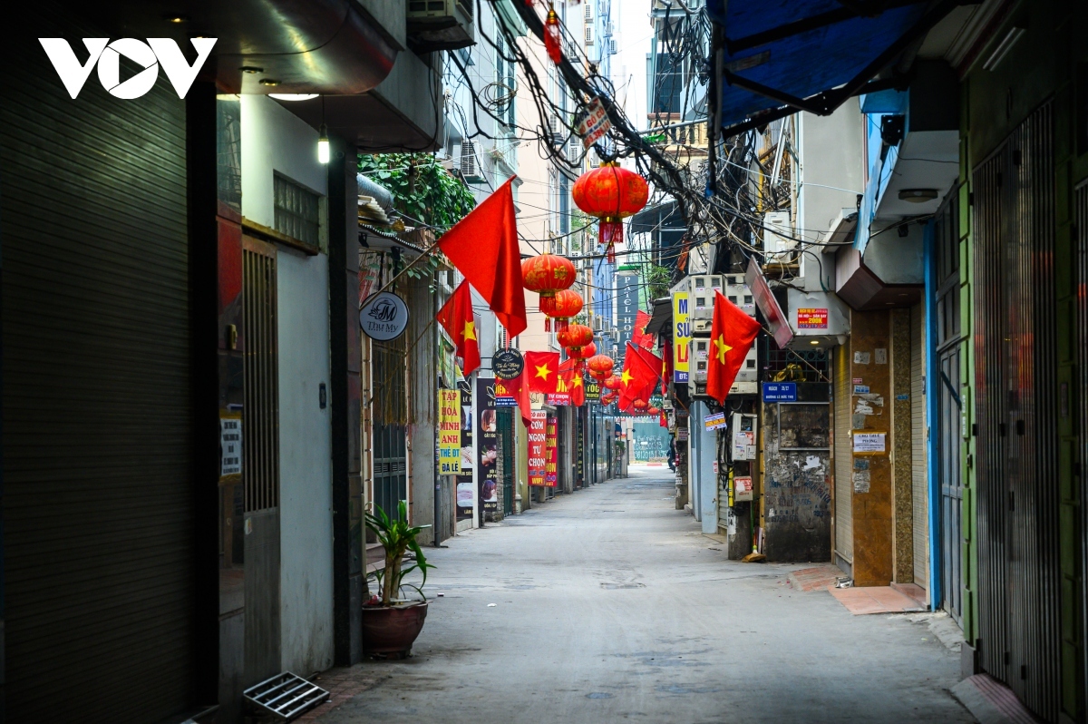 a peaceful hanoi on first day of lunar new year picture 11