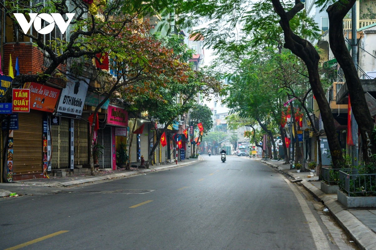 a peaceful hanoi on first day of lunar new year picture 7