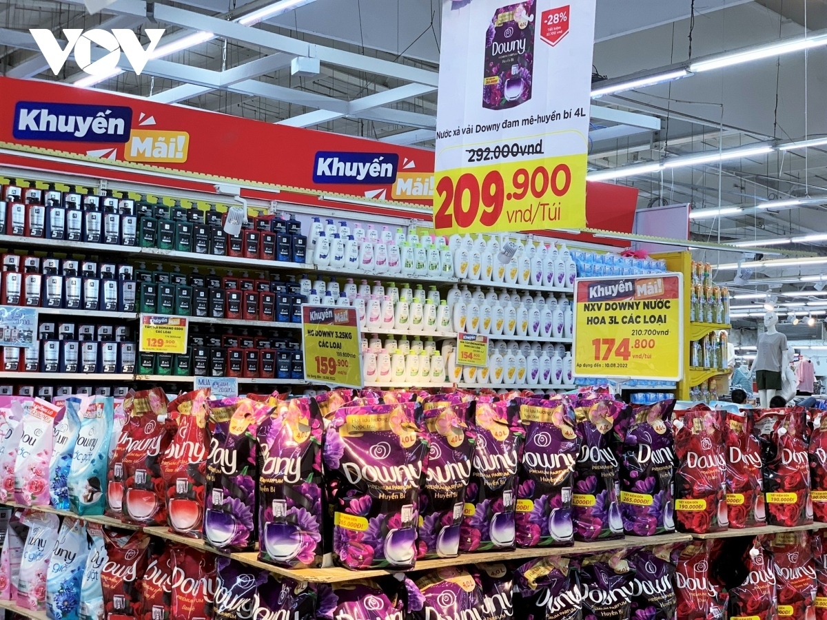 supermarkets, wet markets open again after one-day closure picture 1