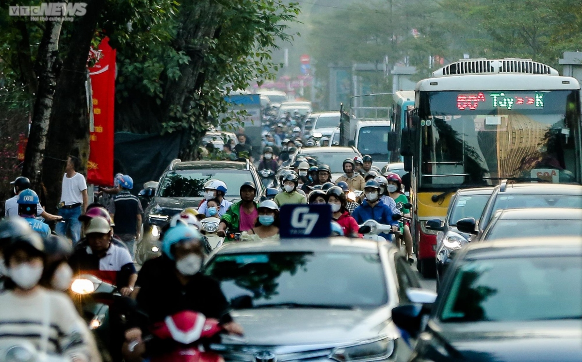 hinh anh ha noi tac duong ca ngay lan dem khi tet can ke hinh anh 10