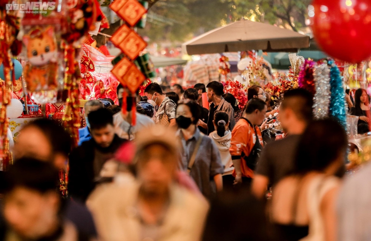 hinh anh ha noi tac duong ca ngay lan dem khi tet can ke hinh anh 14