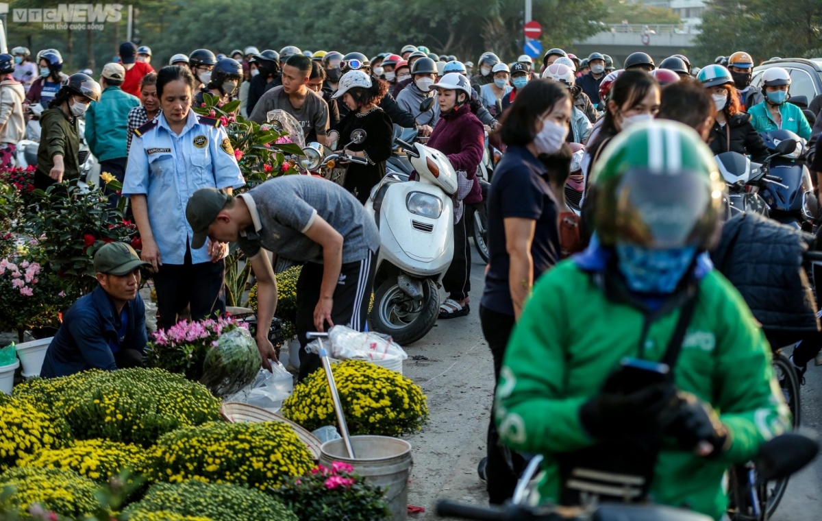 hinh anh ha noi tac duong ca ngay lan dem khi tet can ke hinh anh 4