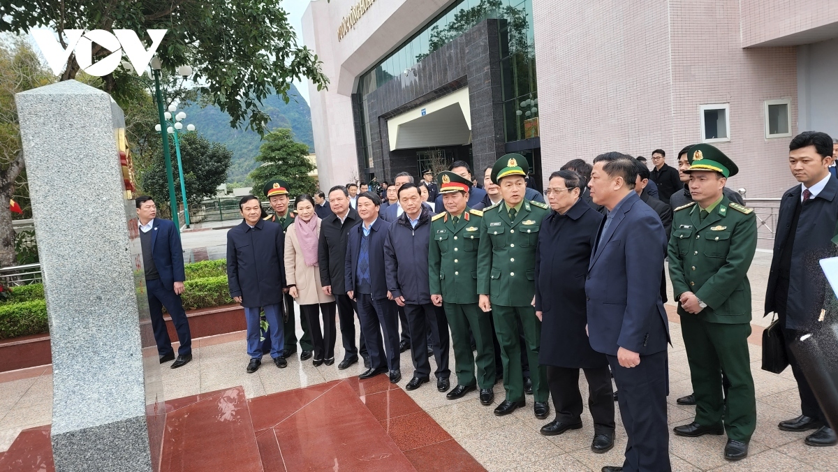 pm pays lunar new year visit to border cao bang province picture 2