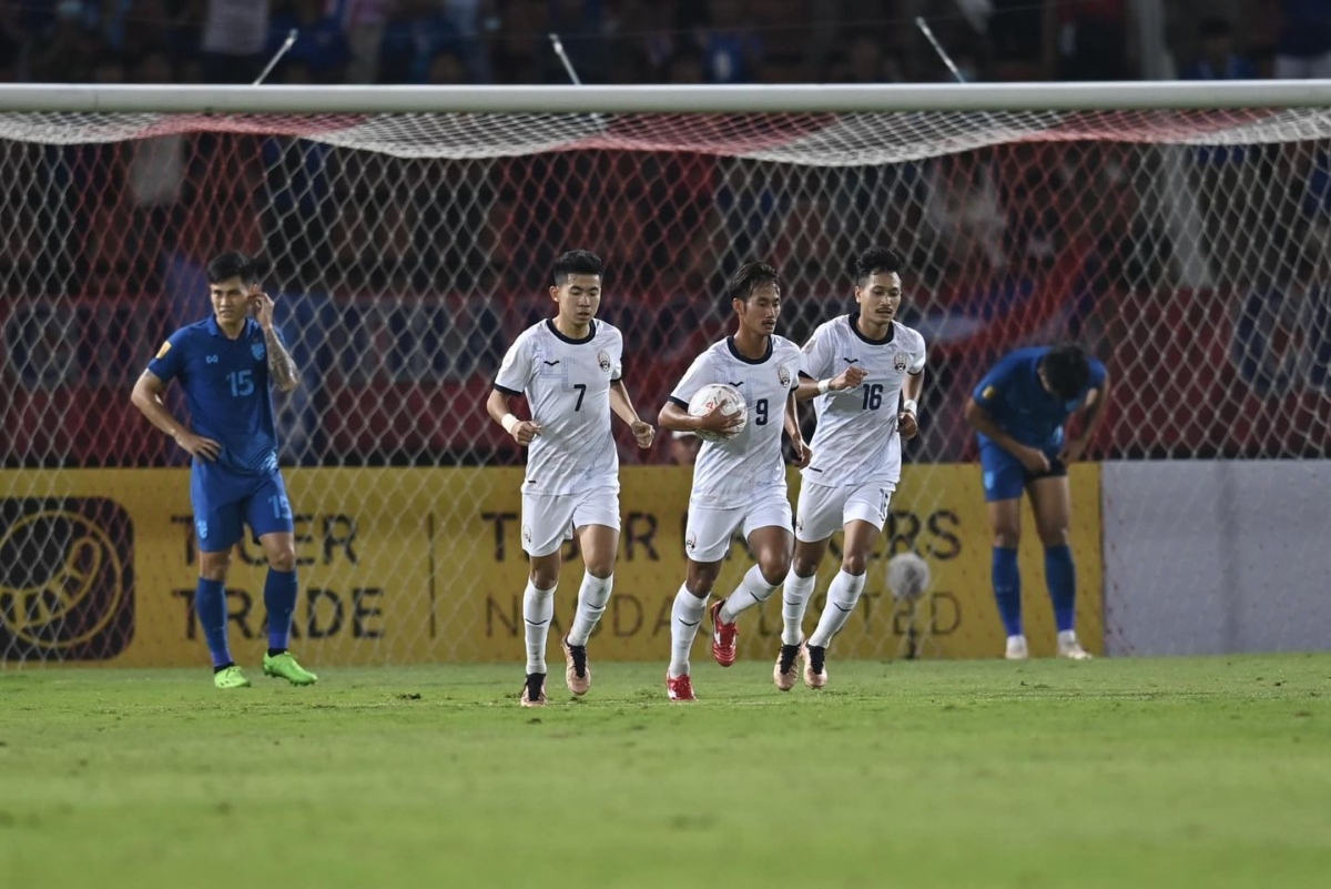 thang nhe campuchia, thai lan vao ban ket aff cup 2022 voi ngoi nhat bang hinh anh 11