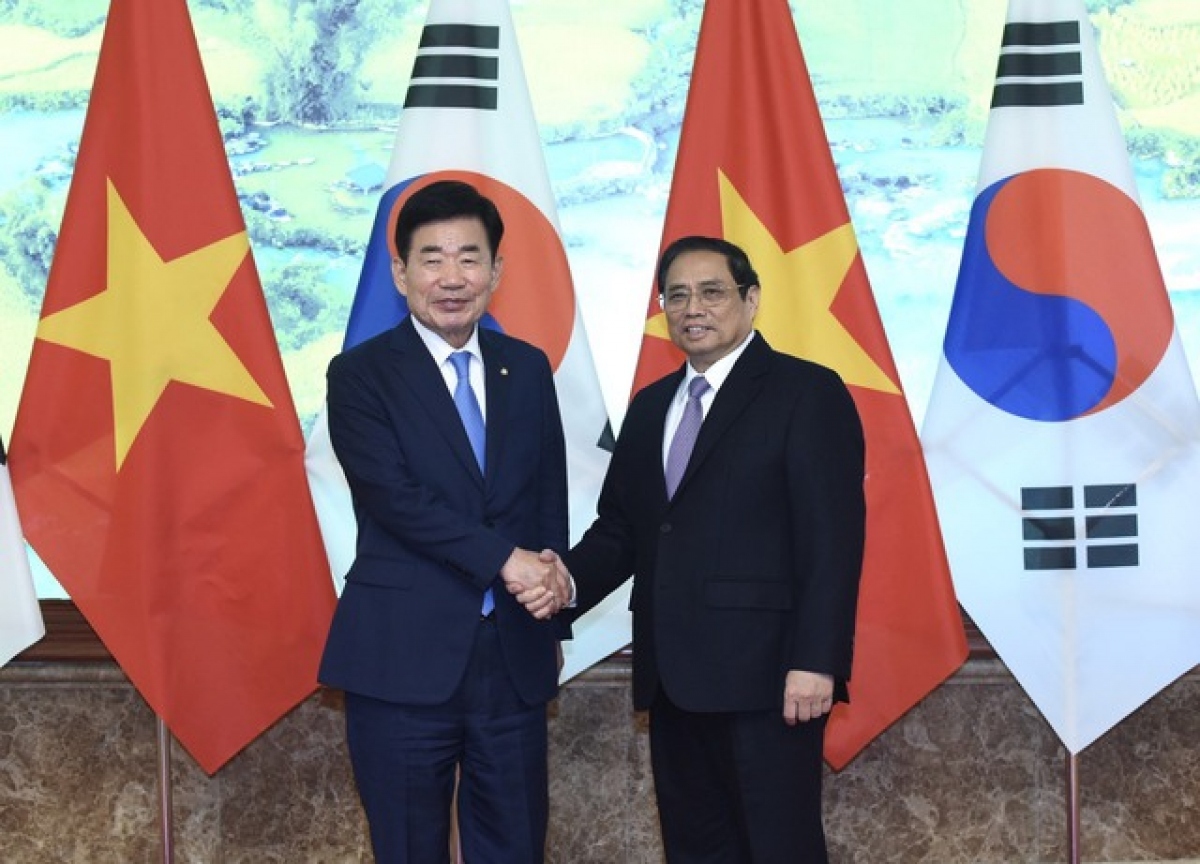 party and government leaders host speaker of rok parliament picture 2