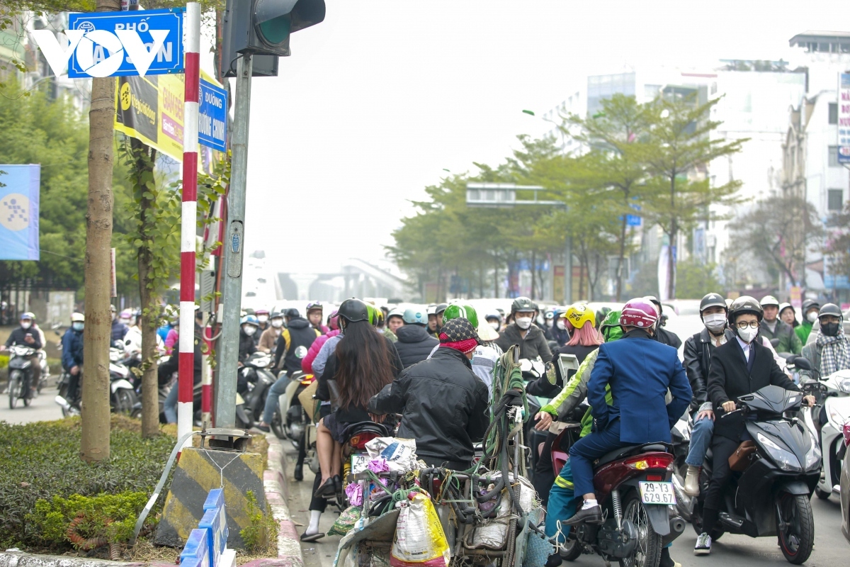 downtown hanoi crowded as tet draws near picture 12