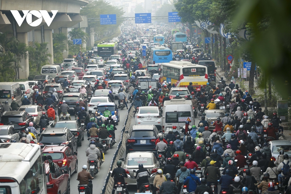 downtown hanoi crowded as tet draws near picture 13