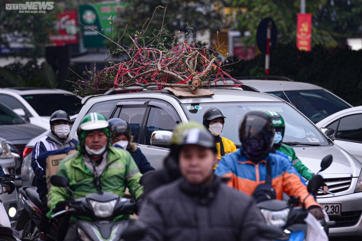 gateways congested as people return home ahead of tet picture 13